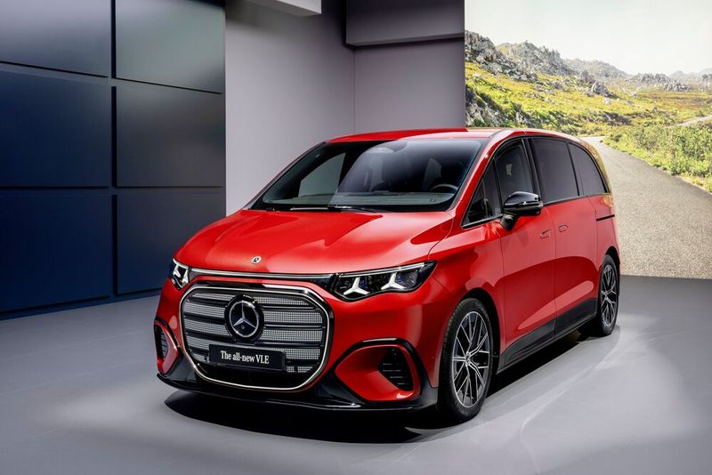 Mercedes-Benz hat den VLE vorgestellt. Das Modell ist klar positioniert: weniger Nutzfahrzeug, mehr Limousine.(Bild:  Mercedes-Benz)