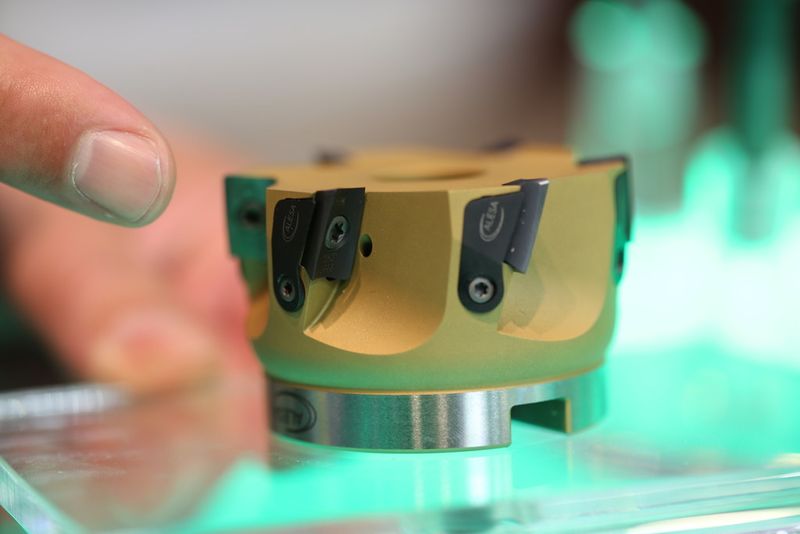 Alesa auf der AMB 2014:  «Twist Coolex»: Die Bearbeitungszeit von Titanbauteilen wird um 30 Prozent gegenüber bisherigen Systemen reduziert und die Standzeit um den Faktor 3 erhöht. (Bild: Böhm)
