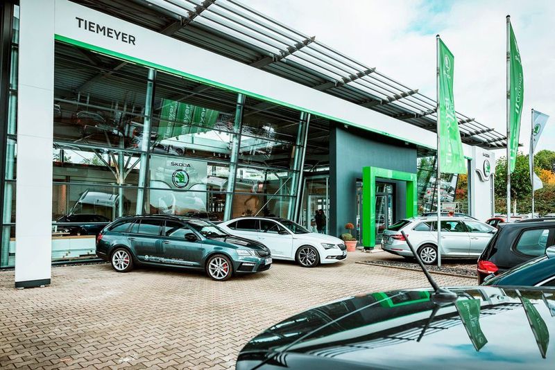 Trotz Dieseldiskussion und WLTP schaffte es die Tiemeyer-Gruppe, in diesem Jahr auf Erfolgskurs zu bleiben. Um das zu erreichen, baute sie das Gebrauchtwagengeschäft und die eigene Onlinepräsenz weiter aus.  (Tiemeyer)