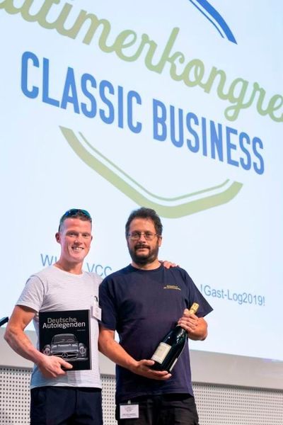 Am Ende der Veranstaltung wurden noch die drei Erstplatzierten der „Schnitzeljagd“ im Rahmen der Ausfahrt vom Freitag gekürt. Platz 3 ging an das Team Sven Vogel (Vogel Karosserie + Lack) und Falk Mannagottera (Kfz-Sachverständigenbüro Mannagottera). (Stefan Bausewein)