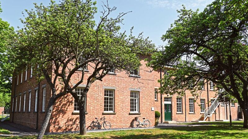 Auf dem 160 Hektar großen Areal befinden sich zahlreiche Gebäude aus den Zwanziger- und Dreißigerjahren. Sie stehen heute unter Denkmalschutz. (Bild: Bicester Heritage )