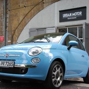 Mit dem neuen Zweizylinder ist Fiat ein echter „Urban Motor“ gelungen: antrittsstark und sparsam. Urban Motor ist übrigens eine Motorradwerkstatt in Berlin.