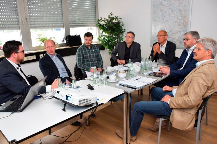 Die Jury des Service Awards überzeugte sich von den Serviceleistungen vor Ort. (Rubbel)