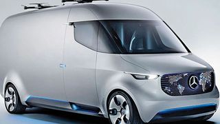 Im „Vision Van“ der Mercedes-Benz-Vanbaureihe steckt echtes Leichtbau-Know-how; und zwar in Form eines CFK-Hybrid-Regals, das von den Experten des Stuttgarter Startups Cikoni kreiert worden ist. Dieses soll Transportunternehmen die tägliche Arbeit deutlich erleichtern. (Daimler AG)