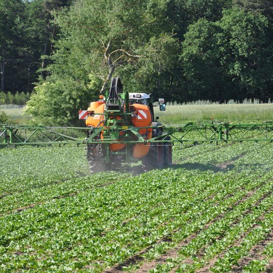 Pestizide in der Landwirtschaft tragen zum Verlust der Biodiversität bei. Pestizide in der Landwirtschaft tragen zum Verlust der Biodiversität bei.