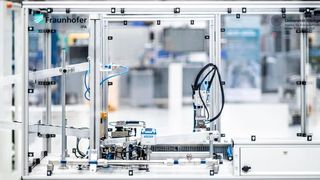 Mit Künstlicher Intelligenz wollen Forscher vom Fraunhofer IPA undichte Stellen in Druckluftanlagen ermitteln. Dazu haben sie diese Demonstrationsanlage aufgebaut. (Universität Stuttgart IFF / Fraunhofer IPA, Foto: Rainer Bez)