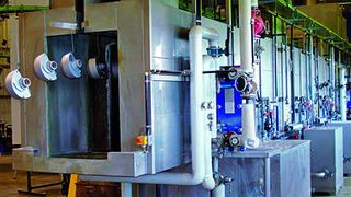 Bild 1: Statt mit Flusssäure werden die Aluminium-Druckgussteile mit einem alkalischen Reiniger gebeizt. Das Ergebnis ist dasselbe. (Archiv: Vogel Business Media)