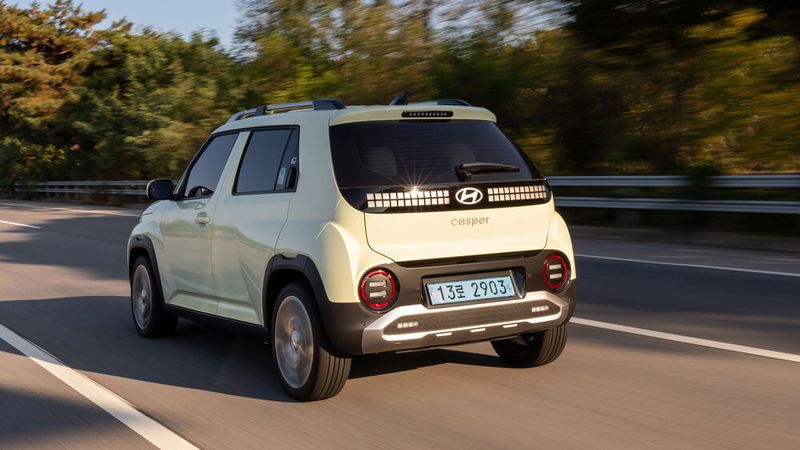 Nach Dacia Spring, Citroen ë-C3 oder Renault 5 E-Tech Electric steigt nun auch Hyundai mit dem Inster ins bezahlbare Batteriegeschäft ein.(Bild:  Hyundai)