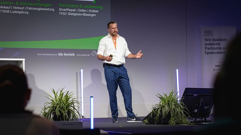 Auch Daniel Pütter, Geschäftsführer des Autohauses Scharfenberger, setzt auf hohe Mitarbeiterzufriedenheit als Basis für den geschäftlichen Erfolg. (Bild: Stefan Bausewein)