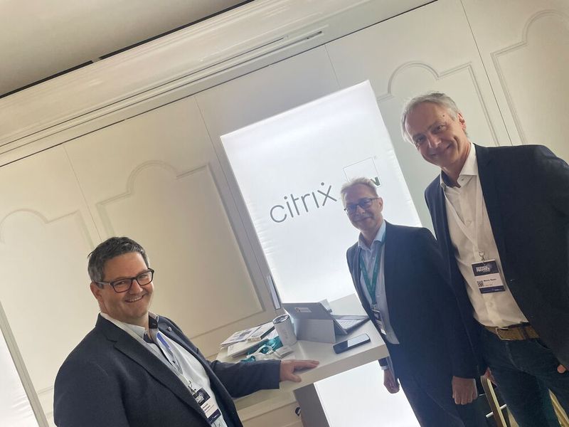 Stelldichein am Meeting Point von ADN / Citrix: Dominik Hohmann, maincubes, Thomas Reger, ADN und Marco Rosin, Citrix. (Bild: Vogel IT-Medien GmbH)