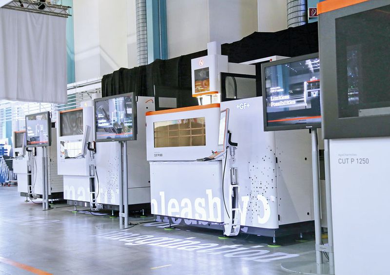 Feierliche Enthüllung auf den Solution Days 2017 in Losone für die neue Cut-P-Serie von Agie Charmilles. (Anne Richter, SMM)