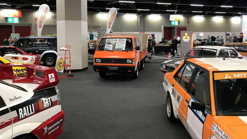 Eine Sonderschau widmete sich den erfolgreichen Rallye-Fahrzeugen der Marke Mitsubishi. Warum der Fotograf aber nur den knuffigen Transporter L300 knipste, bleibt sein Geheimnis. (Bild: Rosenow – »kfz-betrieb«)