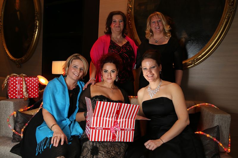 Die Hexenküche in ihrem Element (Canon)