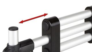 Seine Anwendungsmöglichkeiten stießen bei den Besuchern der Motek 2017 auf reges Interesse: der teleskopierende Tragarm für Monitore, Anzeigegeräte und Bedienterminals bis zu einem Gewicht von 5 kg erweitert den Modulbaukasten des Schwenkarmsystems von RK Rose+Krieger. (R+K)