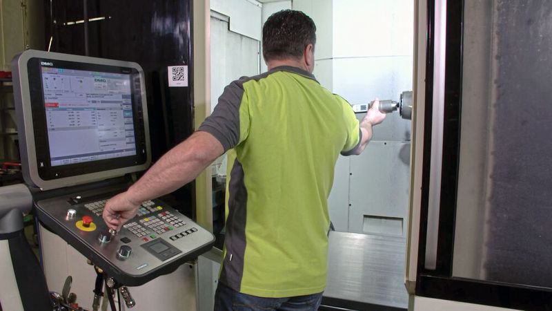 Messung der Spindel-Einzugskraft an einer DMG-Mori-Maschine.  (Bild: Kelch)