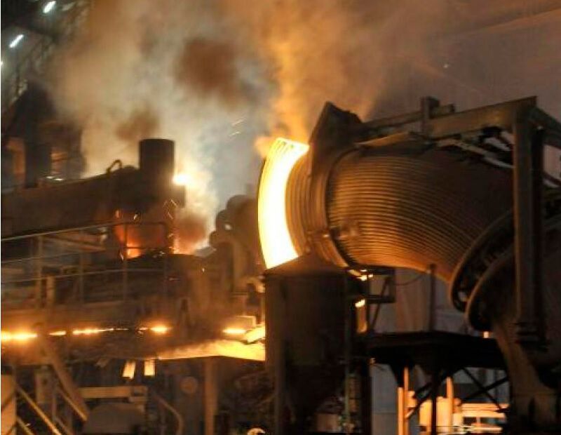 Die Wirtschaftsvereinigung Stahl meldet, dass die deutsche Stahlproduktion verglichen mit dem Vorjahreszeitraum im letzten halben Jahr um 5,3 Prozent gesunken ist. Der schwächelnde Bausektor lässt die Nachfrage nach Stahl sinken. Doch es gibt mehr Probleme ...