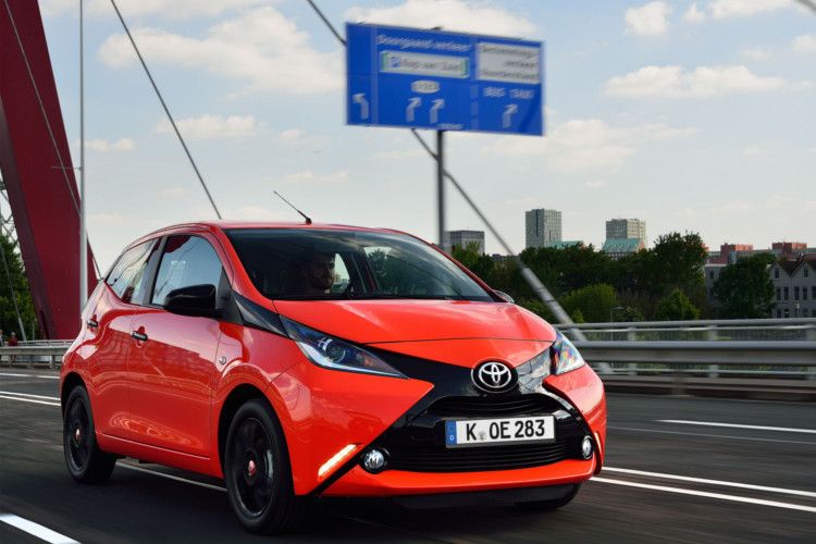 Neun Jahre nach dem Start der ersten Aygo-Generation kommt das komplett neue und kleinste Modell der Japaner auf den Markt. Vor allem das Design soll die Individuaität seiner Fahrer widerspiegeln. (Foto: Toyota)