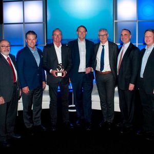 Dr Dieter Schwarze (3.v.l.) und ehemalige Industry Award Gewinner.