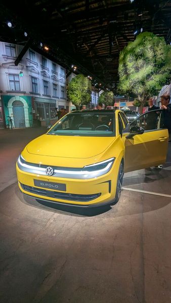 Die Topversion des ID.Polo, der Style, fährt unter anderem mit moderner Lichttechnologie vor, die sich in den „IQ.Light – LED-Matrix-Scheinwerfern“ zeigt.  (Bild: Stefanie Eckardt)