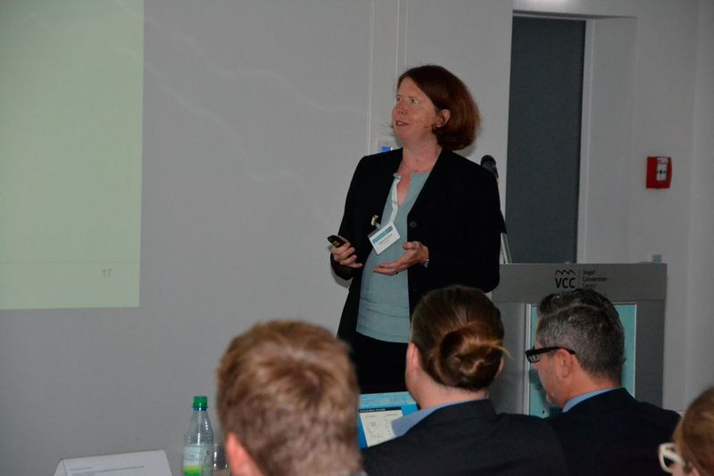 Regina Römling vom Goldsponsor Tosh Biosience beschrieb in ihrem Vortrag die Einsatzmöglichkeiten der GPC in der Polymeranalyse. (Ottleben/LABORPRAXIS)