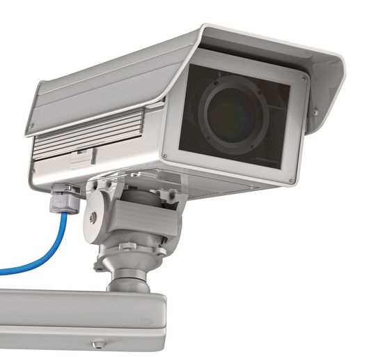 Die Uni Split Gland ist derzeit die einzige Kabelverschraubung in M20, mit der sich mit RJ45-Steckern konfektionierte Kabel für PoE einfach, zuverlässig und langlebig mit höchsten Dichtigkeitsansprüchen installieren lassen – wie hier bei einem Kamerasystem.(Bild:  Pflitsch)