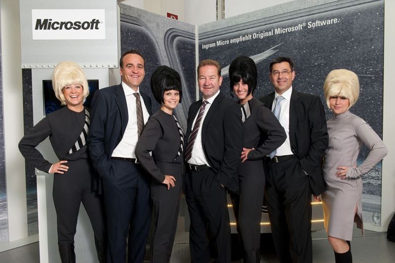 Die Ingram-Micro-Chefs (v.l.) Marcus Adä, Gerhard Schulz und Robert Beck in Begleitung hoch gesteckter Erwartungen am Microsoft-Stand. (Archiv: Vogel Business Media)