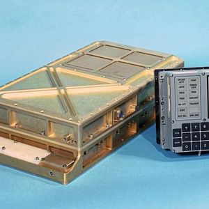 Bild 1: Der Apollo Guidance Computer mit DSKY (rechts) führte 1969 die ersten Menschen zum Mond und war die Grundlage für die zukünftige Raumfahrt.(Bild:   Grabert  / CC BY-SA 3.0)