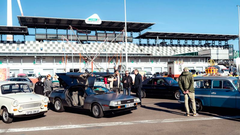 In diesem Jahr vier Wochen früher starten am 13./14. September wieder die Dekra Klassik Tage am Lausitzring.(Bild:  Dekra)