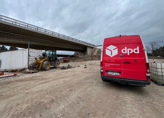 Zustellung auf der Baustelle.(Bild:  David Meier/DPD)