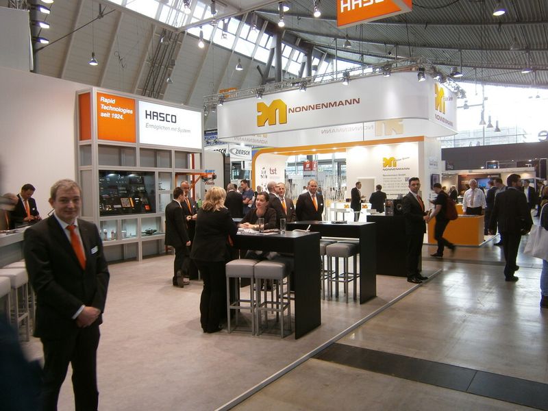 Und ab hier erleben Sie immer wieder, was es sonst noch so auf der Premiere der Moulding Expo zu erleben gab. Mit dabei sind ein Trabi, ein BMW i8, diverser Boliden der Formula Student, ein Rennsimulator, Bauteile, Werkzeugmaschinen und vieles Mehr...die Moulding Expo hat gemäß den Aussagen der Initiatoren ihr Versprechen erfüllt, der Branche eine neue, optimierte Präsentationsplattform zu bieten. (Bild: Königsreuther)