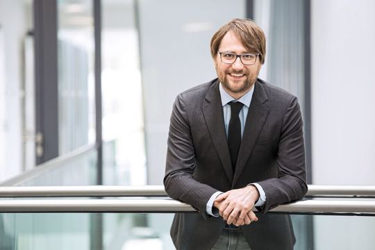 „Die Gewährleistung der Sicherheit von ML-Komponenten stellt eine noch weitgehend ungelöste Herausforderung dar“, sagt Dr. Daniel Schneider.(Bild:  Fraunhofer IESE)