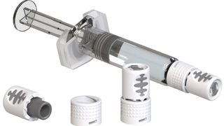  Praxiserfahrung und das Feedback zahlreicher Kunden haben, laut Vetter, die Entwicklung des neuen V-OVS -Spritzenverschluss-System mit beeinflusst. Vetter will damit die Funktionalität verbessern. (Bild: © Vetter Pharma International GmbH:)