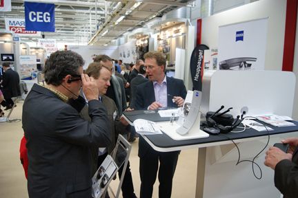 Augen auf beim Brillenkauf hieß es beim 3D-Brillentest am Zeiss-Stand. (Archiv: Vogel Business Media)