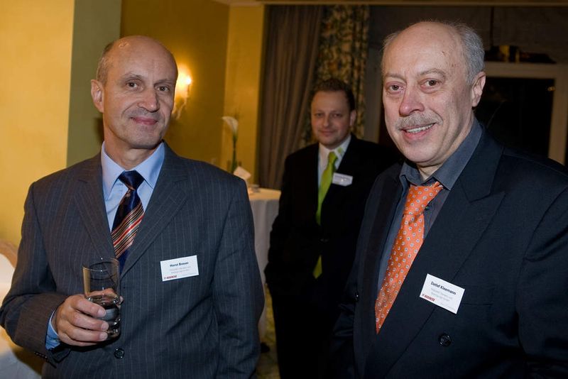 Horst Brauer (li) und Detlef Kleemann von Tragant im Gespräch. (Archiv: Vogel Business Media)