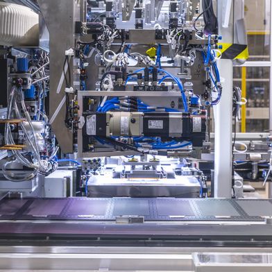 Die steigende Nachfrage nach Elektrofahrzeugen schiebt die Batterieproduktion in Deutschland an. (Bild: Volkswagen)