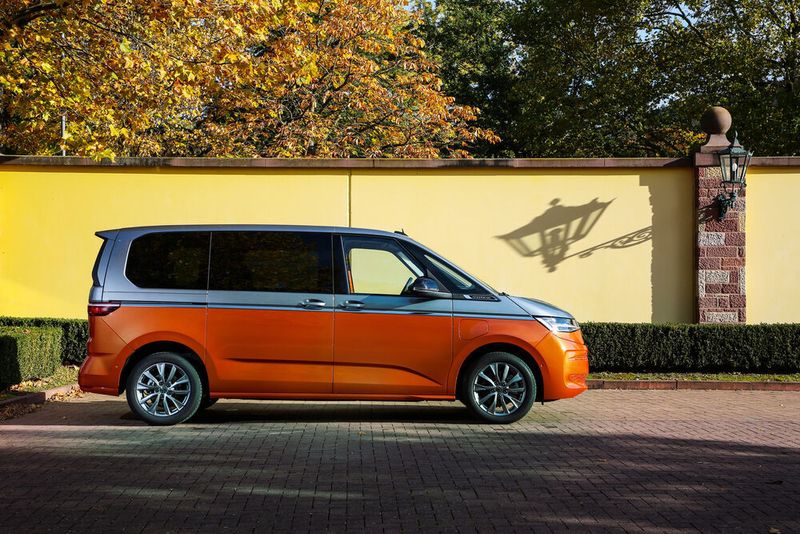 Ab November ist der neue T7 auf dem Markt. Angetrieben von drei Motorvarianten: Diesel, Ottomotor und Plug-in-Hybrid. (Volkswagen Nutzfahrzeuge)