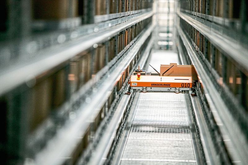 Vanderlande errichtet für Lidl ein hochmodernes Kommissioniersystem am dänischen Standort Køge, dessen Shuttle-Lager annähernd 100 000 Kolli-Stellplätze beinhalten wird. (Vanderlande)