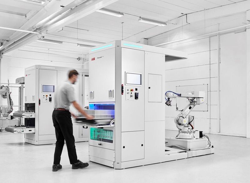 Zur Markteinführung bietet ABB Flexloader-Modelle mit Schubladen (Trays) und Förderband (Conveyor) an. Hier der Flexloader M Tray mit Schubladensystem, der wegen seiner Kompaktheit fast überall Platz finde. (ABB)