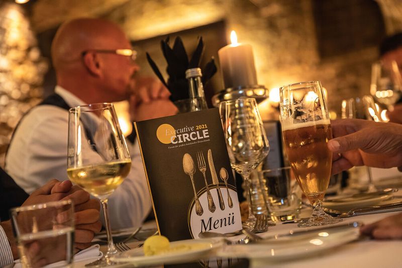 Mit einem leckeren Abendessen und anschließenden lockeren Gesprächen in der Hotelbar klang die Veranstaltung aus. (Stefan Bausewein)