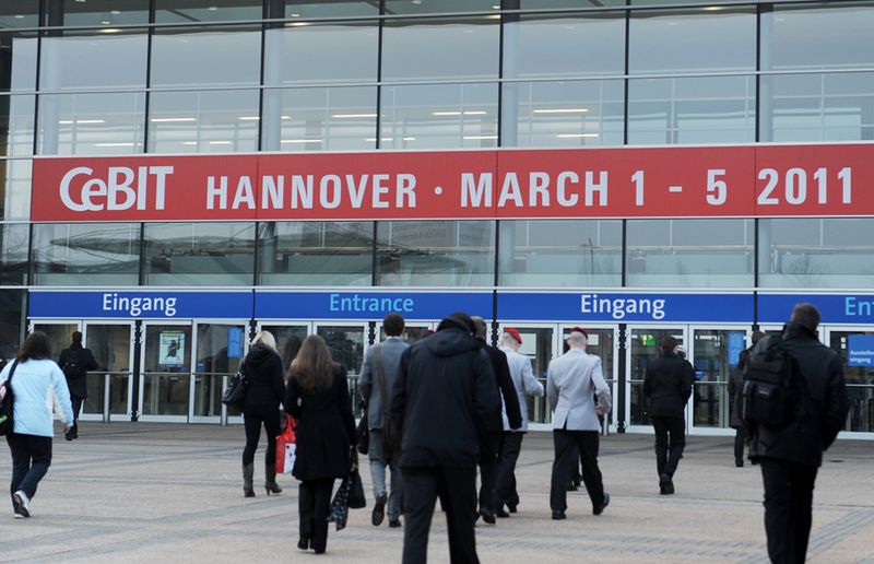 CeBIT 2011: die ersten Besucher kommen (Quelle: Deutsche Messe Hannover). (Archiv: Vogel Business Media)