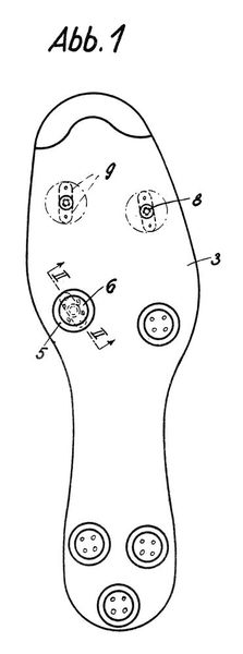 1949 patentierte der Bremer Schuhmacher Alexander Salot Fußballschuhe mit auswechselbaren Schraubstollen. Mit seiner Variante rüstete er die ortsansässige Fußballmannschaft aus. Kommerziell erfolgreicher war jedoch Adi Dassler, Gründer der Firma Adidas. Er meldete 1952 ein Gebrauchsmuster für einen Schraubstollenschuh an. Die deutsche Fußballnationalmannschaft wurde 1954 in Adidas-Schraubstollenschuhen Weltmeister. (Bild: Deutsches Patent- und Markenamt)