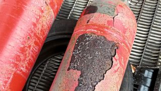 Bereits seit Jahren bereitet Rost an den Stahlflaschen von CNG-Autos deren Besitzern ordentlich Kopfzerbrechen. Doch es gibt Lösungen bzw. Alternativen. (Bild: Pawel Jezutek)