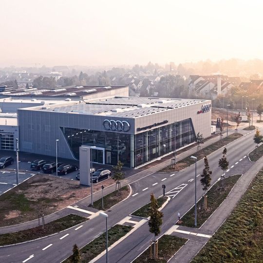 Das neu errichtete Audi-Terminal der Ramsperger-Gruppe in Kirchheim.(Bild:  Ramsperger)