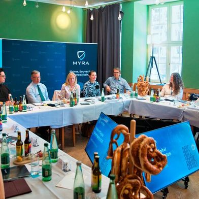 Die Ergebnisse der Studie wurden beim Event Bots & Brews vorgestellt; hier beim Medienstammtisch Cybersicherheit  (Bild: Nicolas Armer/Arctic Narratives)