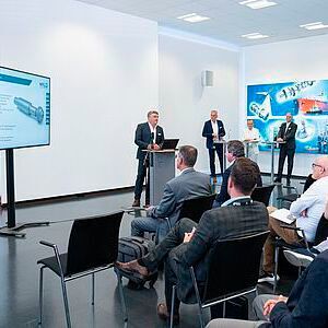 The first day of the WFL Technology Meeting started with a press conference. Norbert Jungreithmayr (CEO), Günther Mayr (Managing Director Sales, Technologies and Services), Reinhard Koll (Head of Application Technology) and Jürgen Schmid (Design Tech) provided information on new machines and technology innovations.