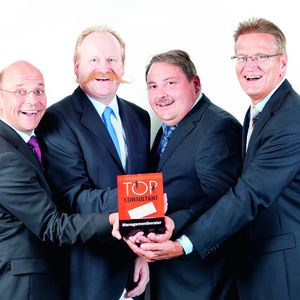 Die Geschäftsführung des Kaizen Institute in Deutschland freut sich über die Auzeichnung mit dem Award Top Consultant 2012/13.