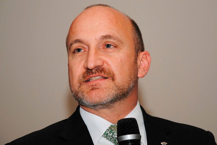Thomas Hausch, Geschäftsführer Nissan Center Europe, stand den Händlern Rede und Antwort. (Foto: Baeuchle)