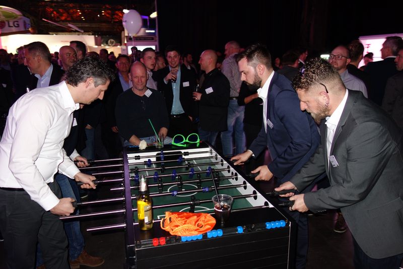 Anstatt zu Tanzen: Fussball ist für die Jungs immer wichtiger!! (Bild: IT-BUSINESS)