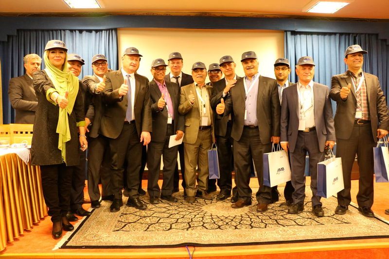 Green light and thumbs up for AMB 2017. (Messe Stuttgart)