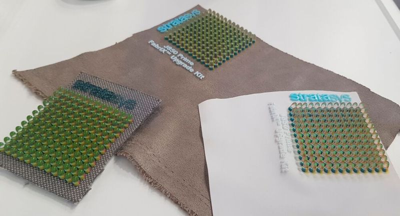 Aber auch für die Polyjet-Technologie hat sich Stratasys etwas Neues ausgedacht: Mit ihr können jetzt Textilien bis zu fünf Millimeter in allen verfügbaren Materialien bedruckt werden. (Bild: D.Quitter/VCG)